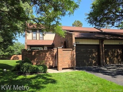 /international/us/1105-kirts-boulevard-troy-mi-110109374288/