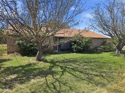 /international/us/880-county-road-158-evant-tx-110106757807/