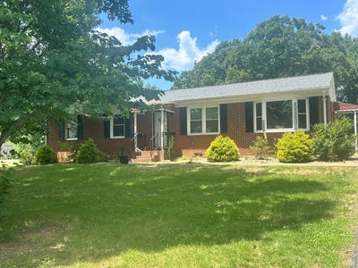 /international/us/594-country-estates-road-appomattox-va-110108719090/
