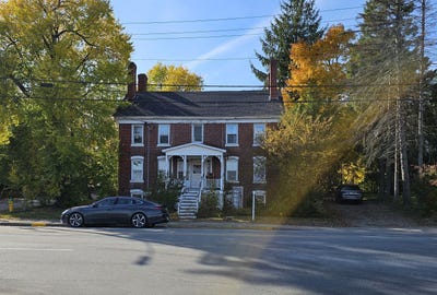 /international/us/371-main-street-old-town-me-110108098234/