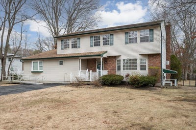 /international/us/2541-pine-avenue-ronkonkoma-ny-110098241930/?lang=en