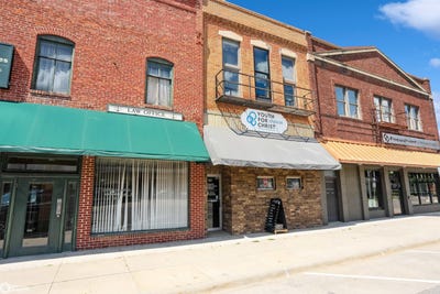 /international/us/221-1st-ave-east-oskaloosa-ia-110100832332/