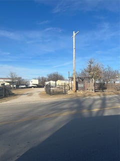 /international/us/106-broadway-avenue-newcastle-tx-110105331172/