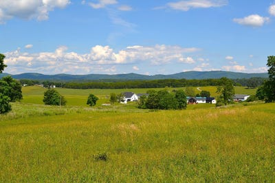 /international/us/crestmont-dr-lewisburg-wv-110108977300/