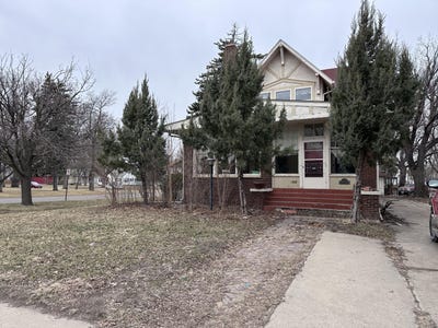 /international/us/675-california-ave-sw-huron-sd-110106702395/