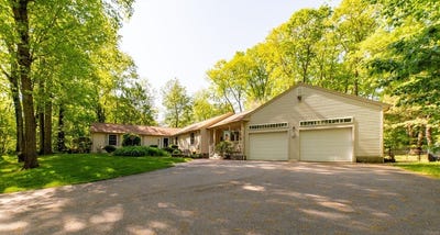 /international/us/11-fletcher-street-plainville-ma-110108140382/