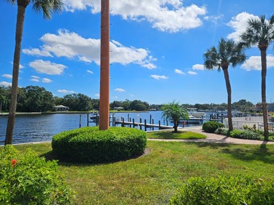 /international/us/2424-w-tampa-bay-boulevard-tampa-fl-110103581551/