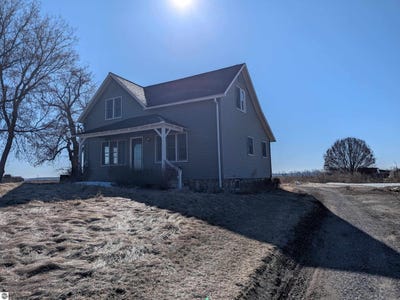 /international/us/3818-n-hammell-beach-road-au-gres-mi-110106150104/
