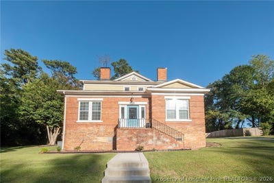 /international/us/122-hinsdale-avenue-fayetteville-nc-110108901319/