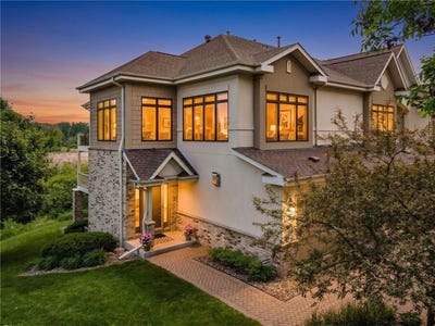 /international/us/101-willoughby-way-e-minnetonka-mn-110108541322/
