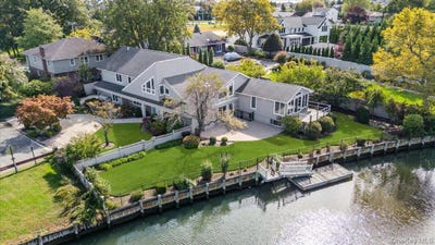 /international/us/2-fairfax-road-massapequa-ny-110120152500/
