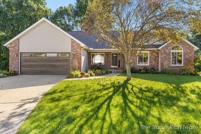 /international/us/216-glenview-court-ne-rockford-mi-110120509592/