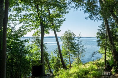 /international/us/78-frisbie-way-westport-ny-110099649131/