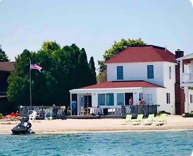 /international/us/2898-edgemere-drive-call-listing-agent-ny-110107071320/