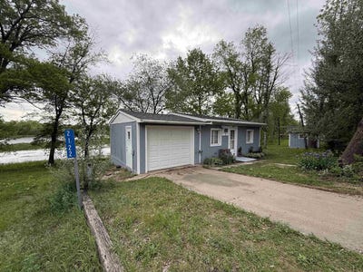 /international/us/2122-s-river-road-galena-il-110108179850/