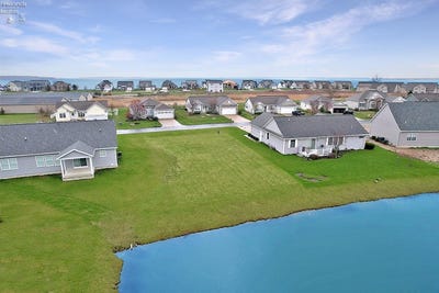 /international/us/2710-s-amherst-port-clinton-oh-110098022682/