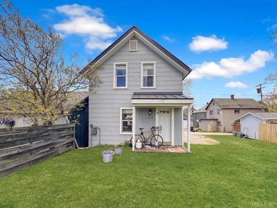/international/us/223-w-clark-street-negaunee-mi-110108203060/