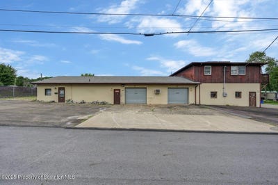 /international/us/9-esther-street-throop-pa-110097658696/