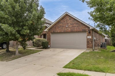 /international/us/2828-houston-wood-drive-fort-worth-tx-110109058624/