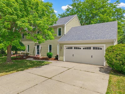 /international/us/112-n-meadowside-ct-summit-wi-110108535172/