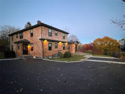 /international/us/2-e-boulevard-middletown-ri-110108253373/