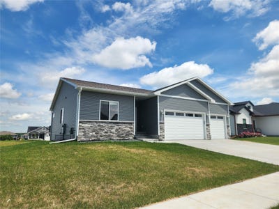 /international/us/303-willow-street-baxter-ia-110108694253/