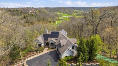 /international/us/4-linden-trail-galena-il-110107651622/