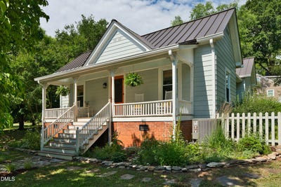 /international/us/108-s-occoneechee-street-hillsborough-nc-110108536312/