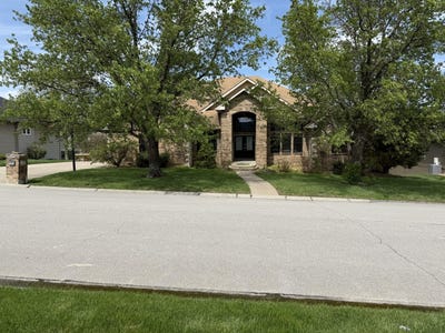 /international/us/305-meadow-ln-marshall-mo-110107312846/