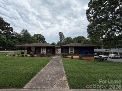 /international/us/646-e-broad-street-statesville-nc-110108497176/