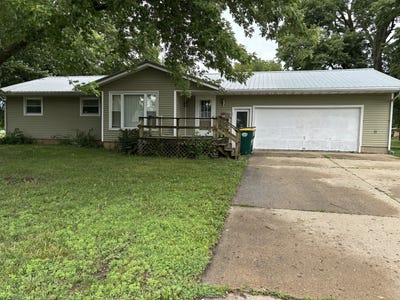 /international/us/301-s-2nd-street-walnut-il-110108769973/