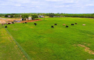 /international/us/366-county-road-2543-moore-tx-110119606792/