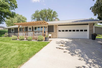 /international/us/611-gemini-rd-hinton-ia-110100420470/