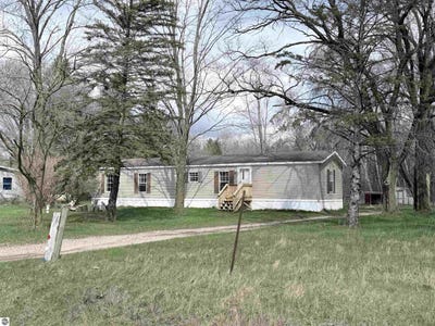/international/us/6542-n-geneva-road-coleman-mi-110107463780/