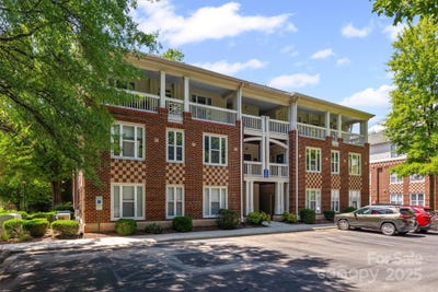 /international/us/706-northeast-drive-davidson-nc-110101056753/
