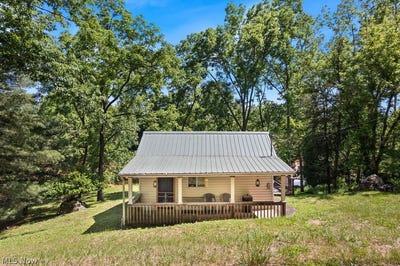 /international/us/227-exline-camp-road-elizabeth-wv-110108445085/