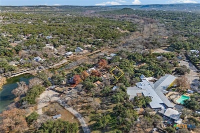/international/us/24-marina-circle-wimberley-tx-110104411618/