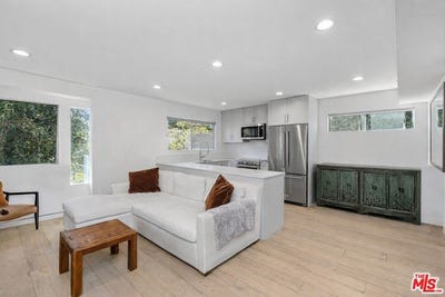 /international/us/2147-n-beachwood-dr-los-angeles-ca-110107857952/