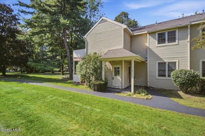 /international/us/214-monmouth-way-halfmoon-ny-110119988691/