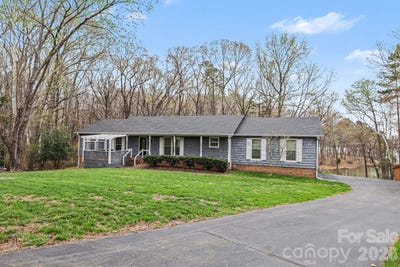 /international/us/3908-oak-hollow-court-high-point-nc-110106624259/