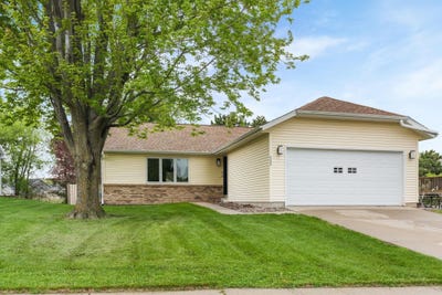 /international/us/1111-spruce-drive-baraboo-wi-110107697768/