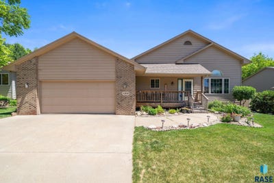 /international/us/4300-s-florence-ave-sioux-falls-sd-110109069023/