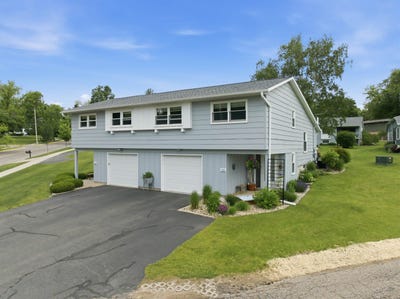 /international/us/1530-east-street-baraboo-wi-110108813909/