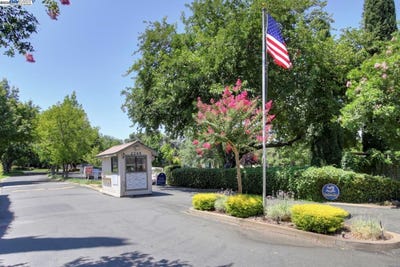 /international/us/3036-swallows-nest-drive-sacramento-ca-110102385856/