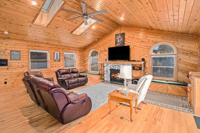 /international/us/199-high-street-st-ignace-mi-110103532021/