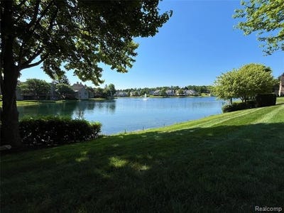 /international/us/536-cambridge-way-bloomfield-hills-mi-110101212430/