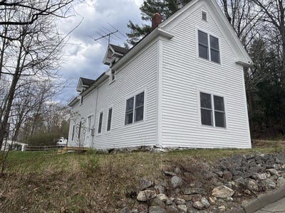 /international/us/8-walker-avenue-norway-me-110108534930/