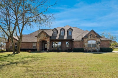 /international/us/82-forest-hills-circle-gunter-tx-110106580381/