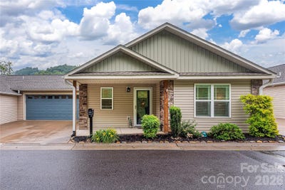 /international/us/122-february-lane-waynesville-nc-110108339834/