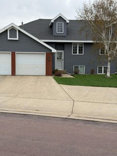 /international/us/924-s-gould-street-redwood-falls-mn-110107573708/